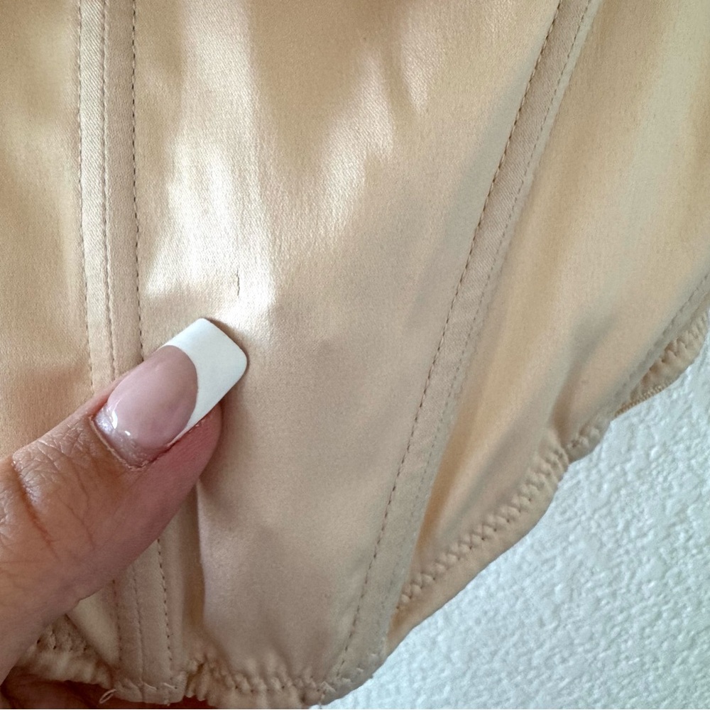 Urban Outfitters Lexi Satin Cropped Corset Top - Picture 8 of 9